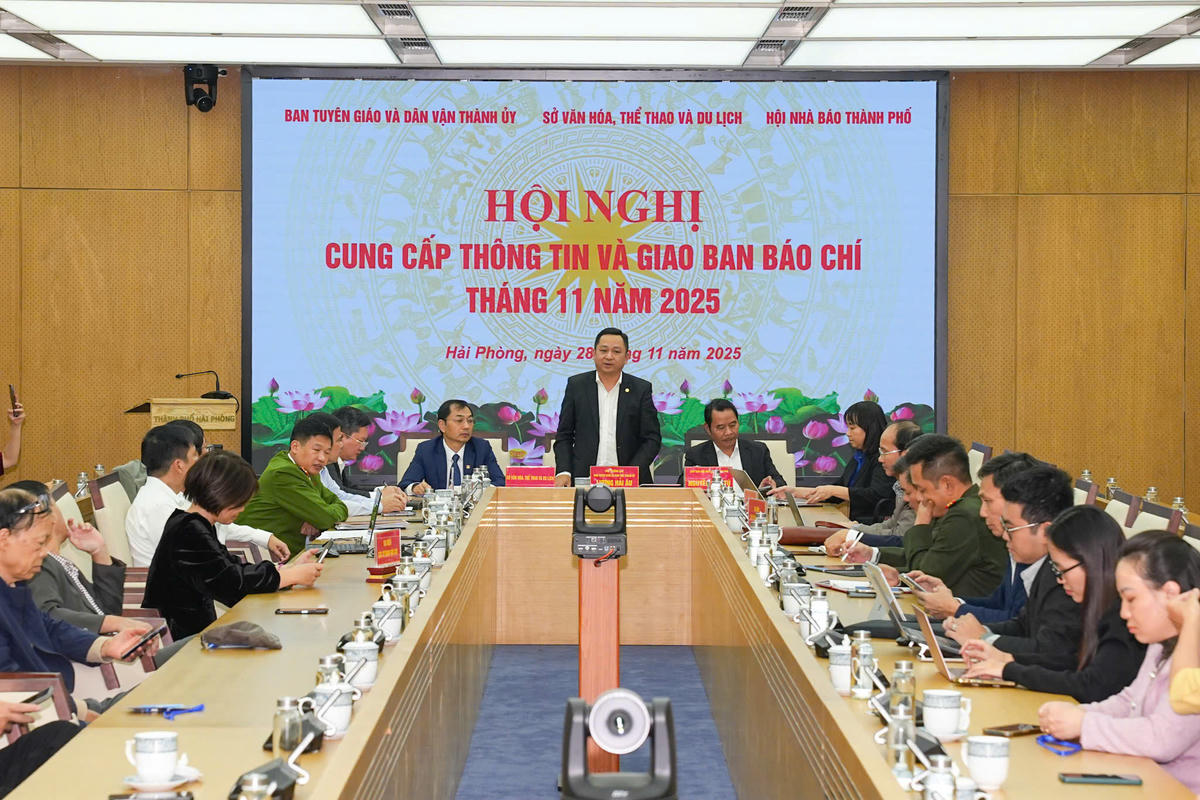 Hội nghị cung cấp thông tin và giao ban báo chí tháng 11 năm 2025. Ảnh: PT. 