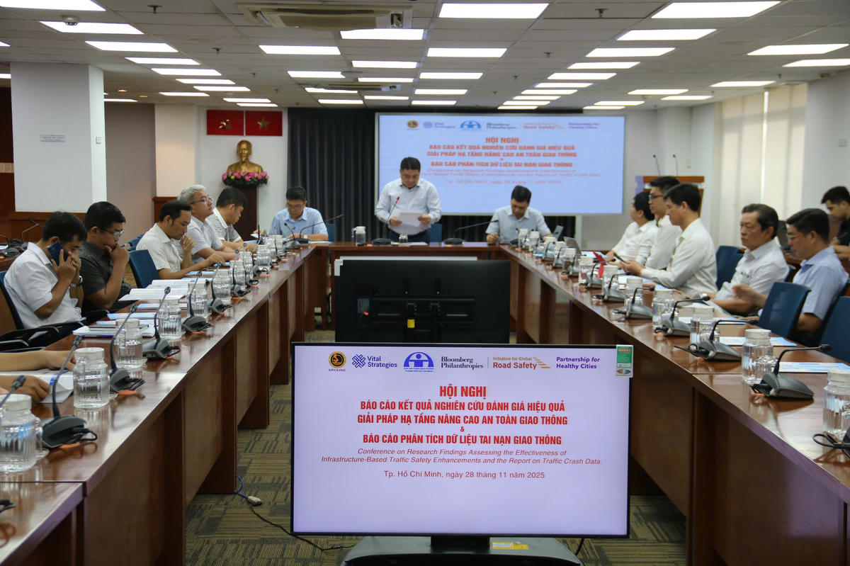 Hội nghị phân tích dữ liệu thống kê để đưa ra giải pháp giảm thiểu tai nạn giao thông. Ảnh: N.N.