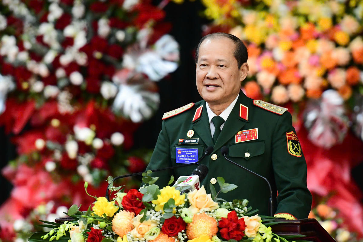 Thượng tướng Bế Xuân Trường biểu dương những kết quả mà MTTQ các cấp tỉnh Ninh Bình đạt được trong nhiệm kỳ vừa qua. Ảnh: Trường Giang