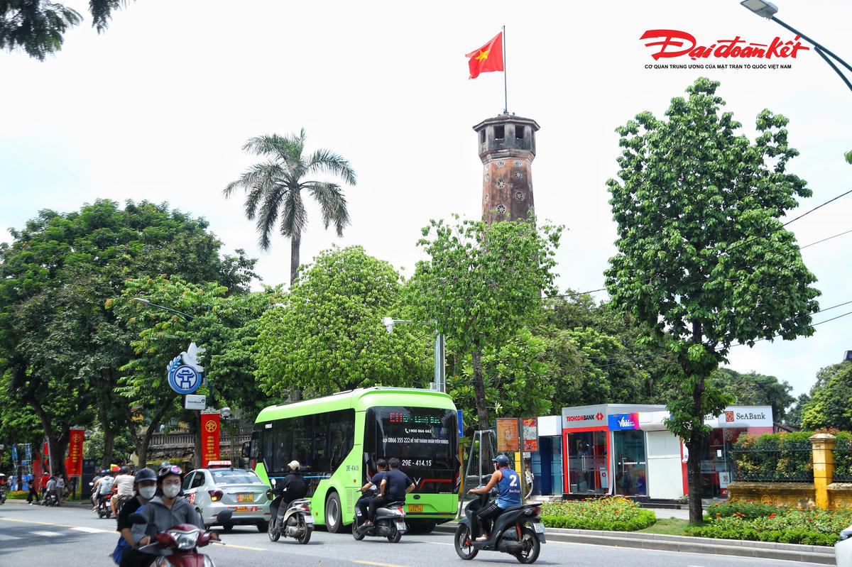 Hà Nội cần hoàn thiện hạ tầng giao thông xanh trước khi cấm xe máy xăng theo khung giờ.. 