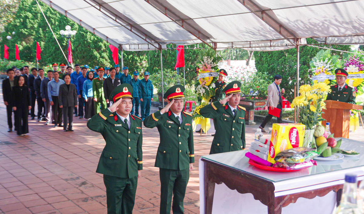 Các đại biểu dự Lễ viếng, truy điệu và an táng. Ảnh: XD