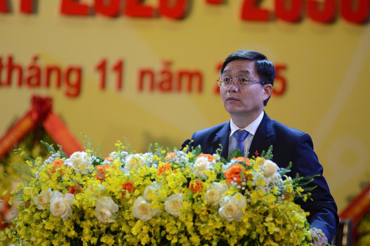 Ông Nguyễn Đình Trung - Bí thư Thành ủy Huế phát biểu tại Đại hội. Ảnh: P.K.