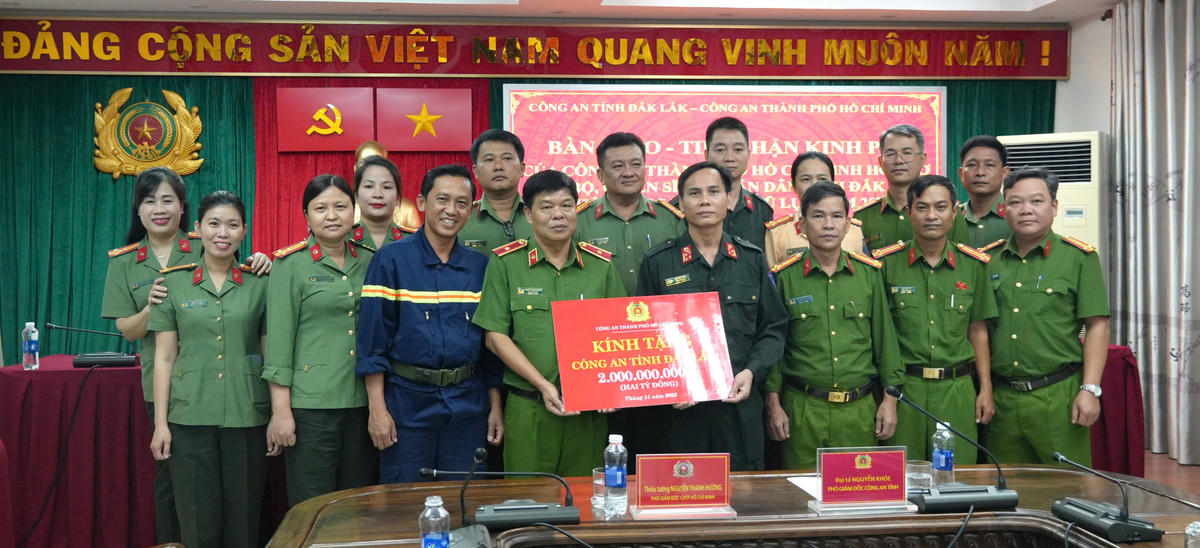 Công an cả nước hướng về Đắk Lắk: Chia sẻ mất mát, tiếp sức khắc phục hậu quả bão lũ