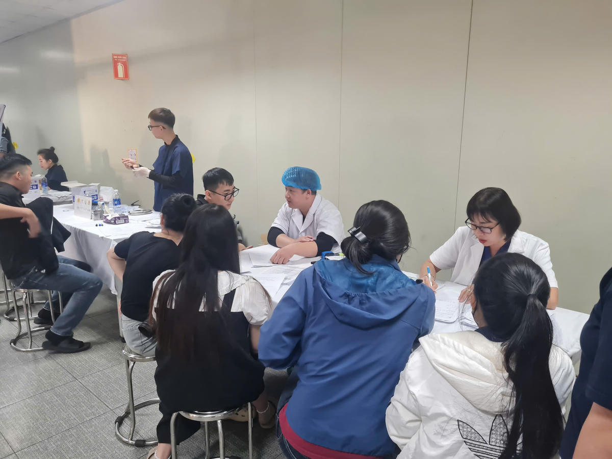 Tổ chức khám chữa bệnh và tư vấn miễn phí cho người lao động.