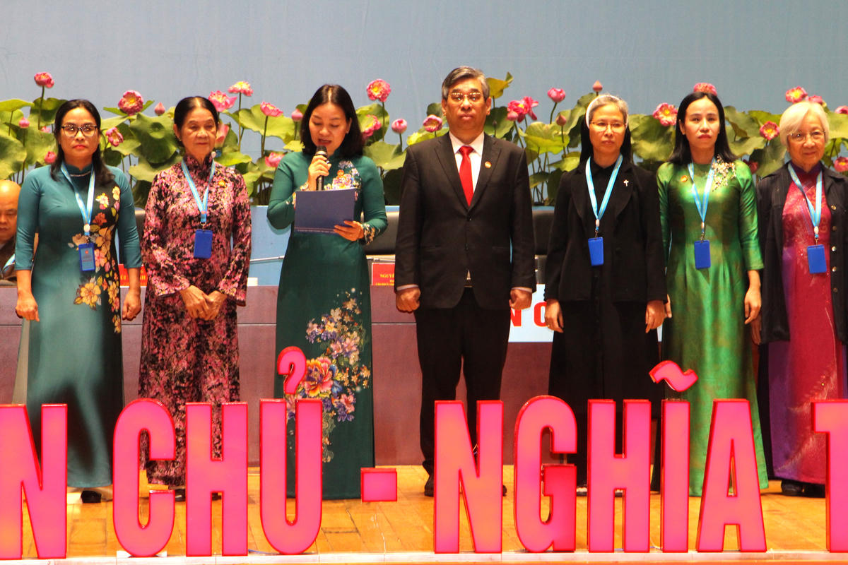 Ông Nguyễn Phước Lộc (đứng giữa) vừa được đại hội hiệp thương cử giữ chức Chủ tịch Ủy ban Mặt trận Tổ quốc Việt Nam TP Hồ Chí Minh, nhiệm kỳ 2025 – 2030. Ảnh: Q.Đ.