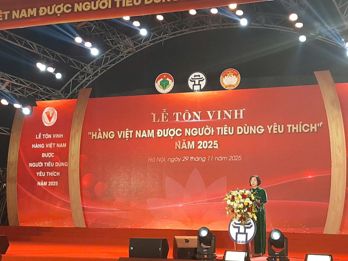 Bà Bùi Huyền Mai, Chủ tịch Ủy ban MTTQ Việt Nam thành phố Hà Nội phát biểu tại buổi lễ.