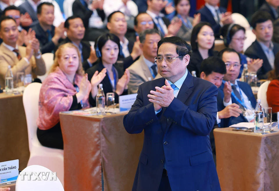 Thủ tướng Phạm Minh Chính dự Diễn đàn Logistics Việt Nam năm 2025. (Ảnh: Dương Giang/TTXVN)