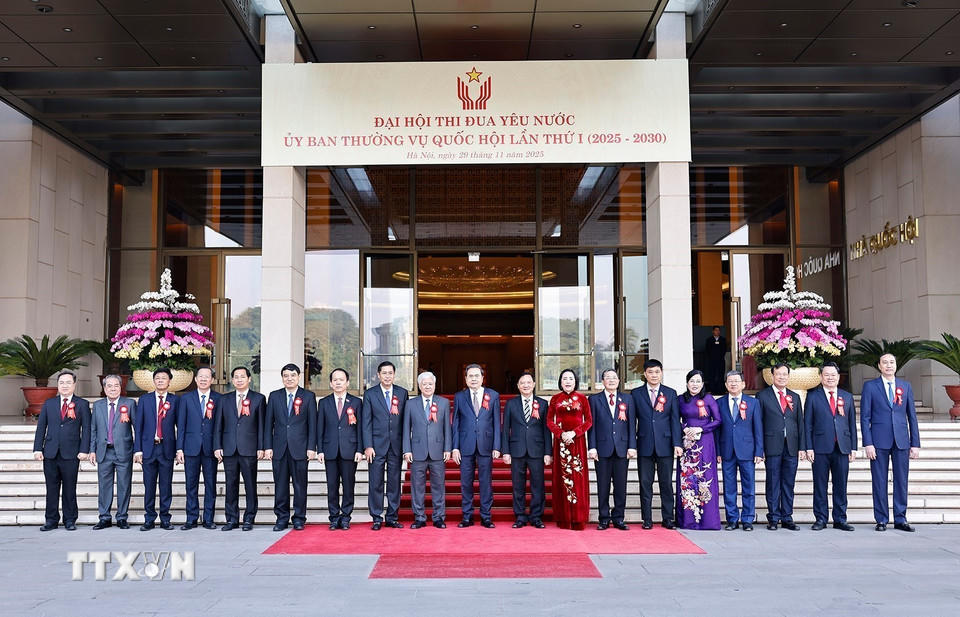 Chủ tịch Quốc hội Trần Thanh Mẫn và đại biểu dự Đại hội thi đua yêu nước lần thứ nhất (2025-2030) của Ủy ban Thường vụ Quốc hội. (Ảnh: Doãn Tấn/TTXVN)