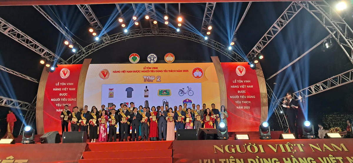 Vinh danh các sản phẩm, dịch vụ “Hàng Việt Nam được người tiêu dùng yêu thích” năm 2025.