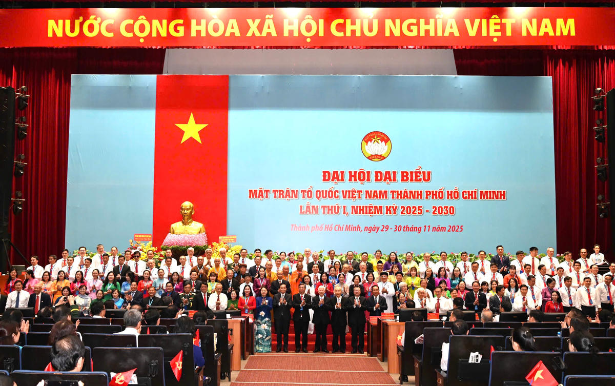 Lãnh đạo Trung ương và TP Hồ Chí Minh chứng kiến ra mắt nhân sự Uỷ ban Mặt trận Tổ quốc Việt Nam thành phố, nhiệm kỳ 2025 – 2030. Ảnh: Q.T