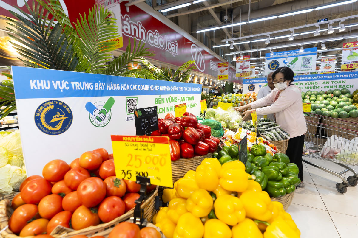 Tick xanh trách nhiệm đang mở rộng áp dụng cho nhiều mặt hàng. Ảnh: H.T