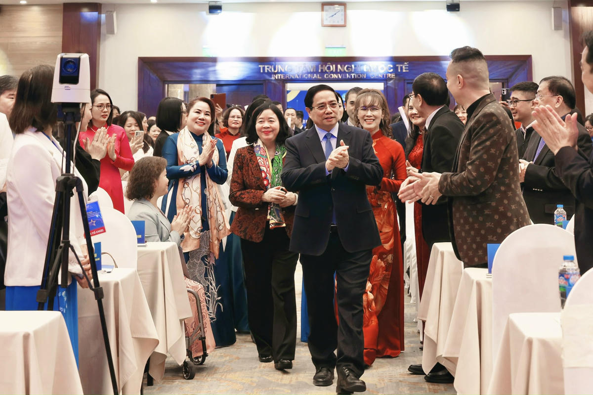 Thủ tướng Phạm Minh Chính và Chủ tịch Ủy ban Trung ương Mặt trận Tổ quốc Việt Nam Bùi Thị Minh Hoài tham dự Hội nghị. Ảnh: Thu Hà