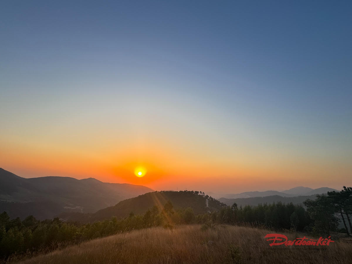 Và phải chọn thời điểm khi bình minh lên, hoặc khi bóng hoàng hôn buông xuống. Ảnh: Nguyễn Quý.