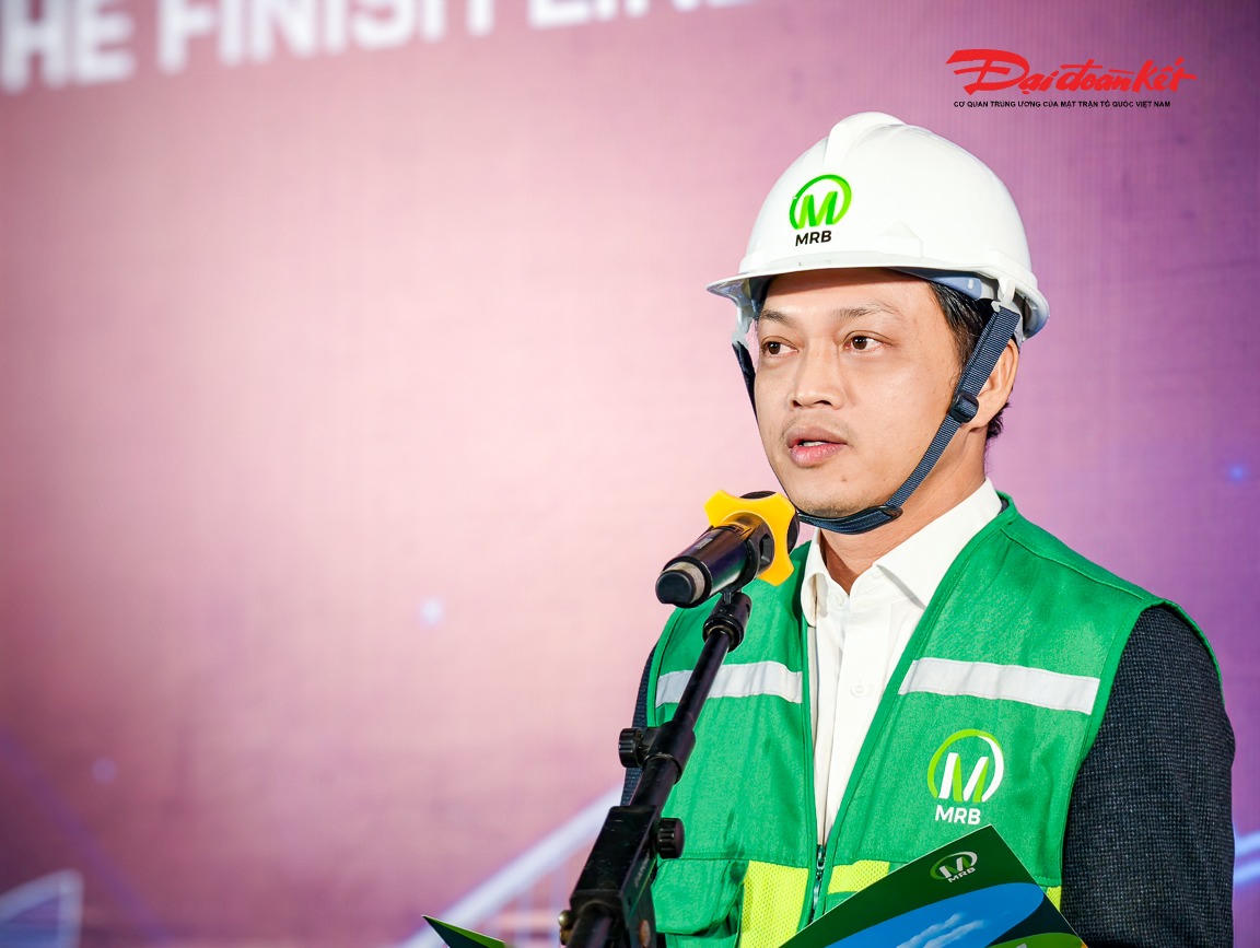 “Khoảnh khắc hôm nay sẽ được ghi vào lịch sử xây dựng giao thông Hà Nội,” ông Nguyễn Bá Sơn, Phó trưởng Ban MRB Hà Nội khẳng định.