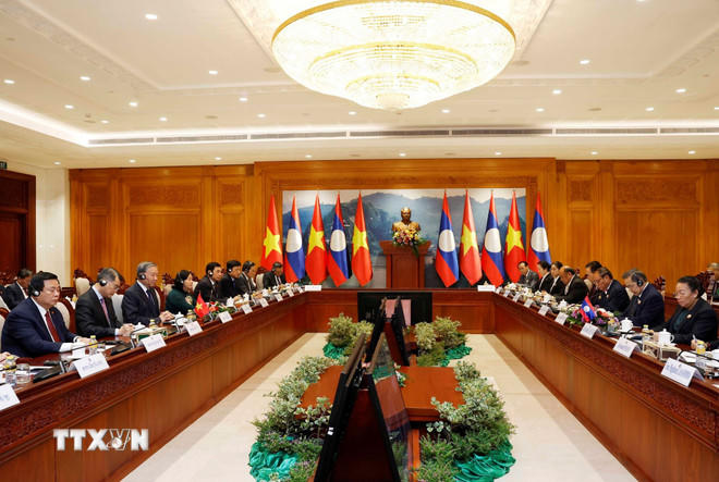 Tổng Bí thư Tô Lâm hội kiến Chủ tịch Quốc hội Lào Saysomphone Phomvihane. (Ảnh: Thống Nhất/TTXVN)