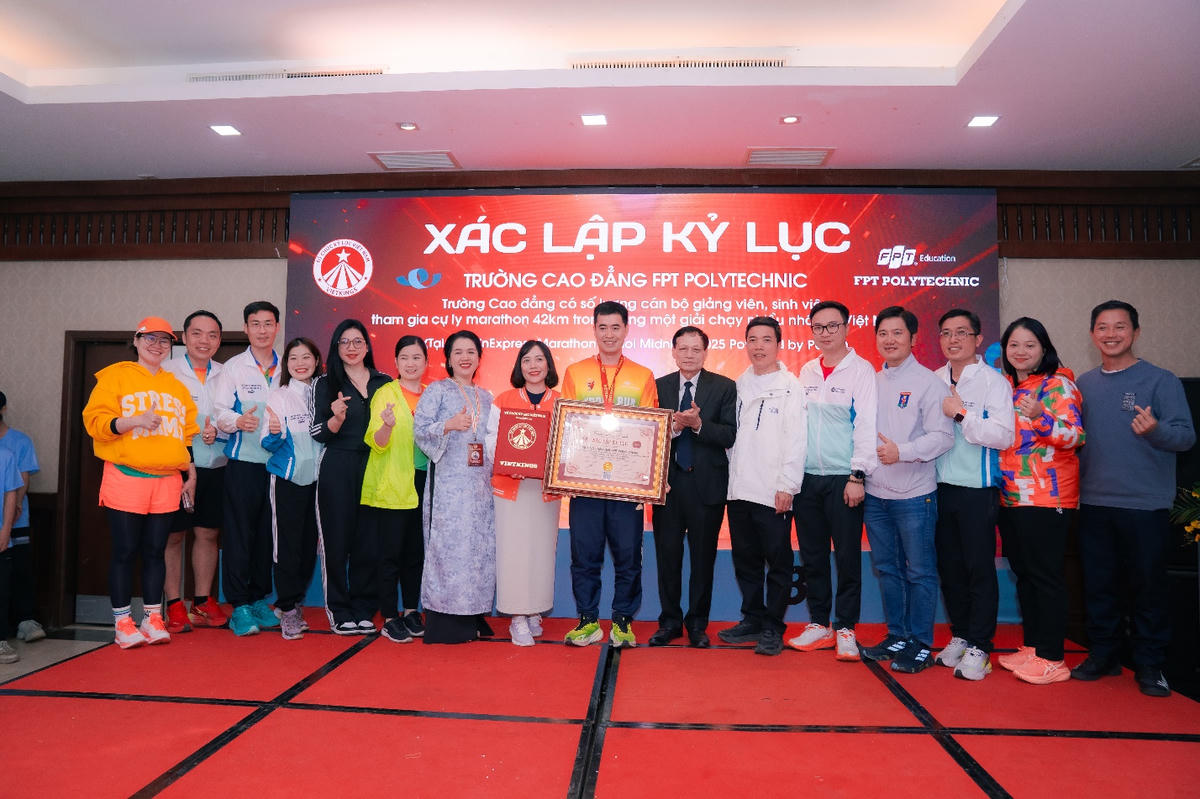 Kỷ lục marathon 42 km và giá trị tinh thần đoàn kết 