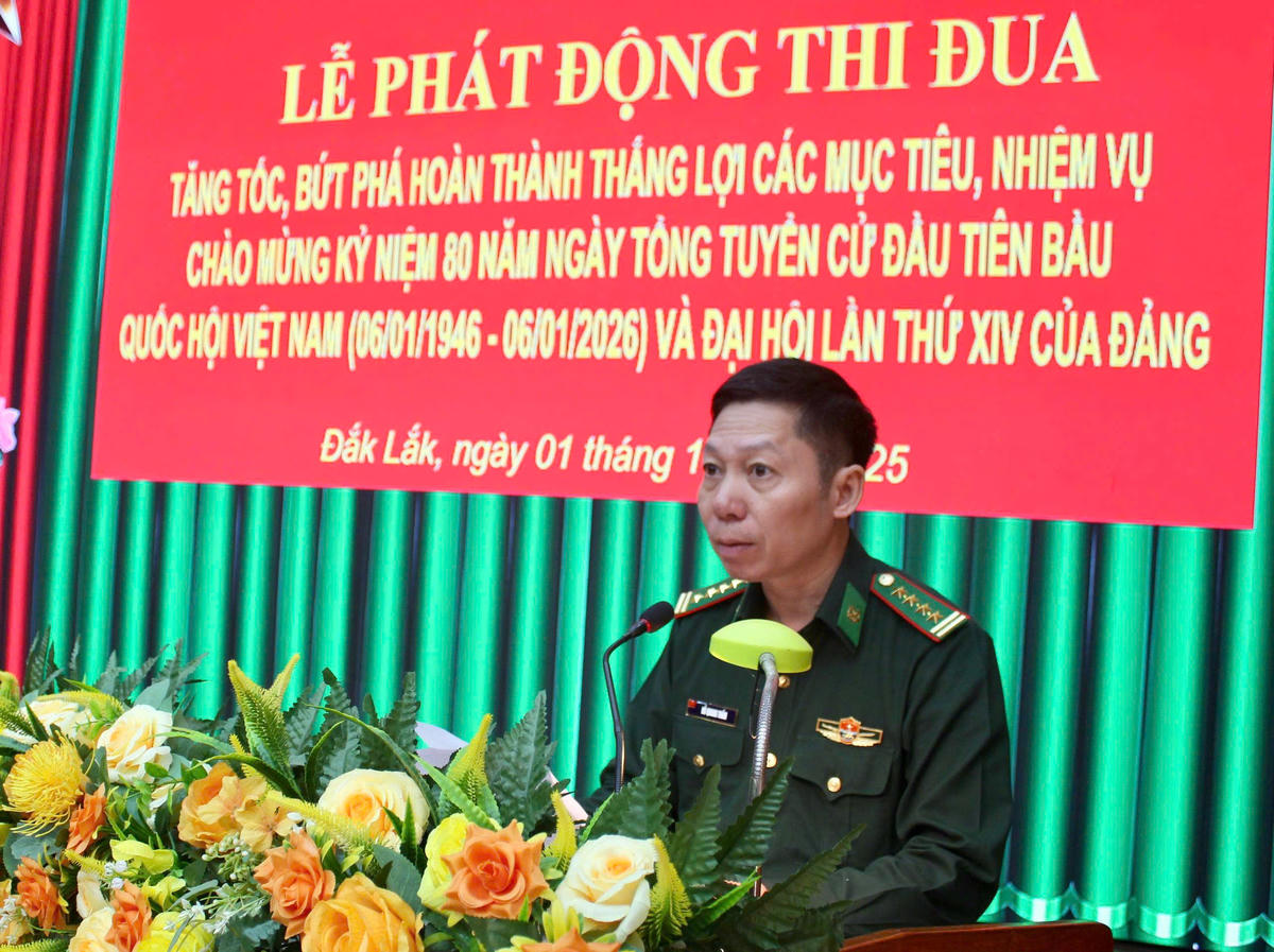 Đại tá Đỗ Quang Thấm, Phó Chính ủy Bộ Chỉ huy Quân sự tỉnh, kiêm Chính ủy BĐBP tỉnh Đắk Lắk phát biểu. Ảnh: Thùy Dung.
