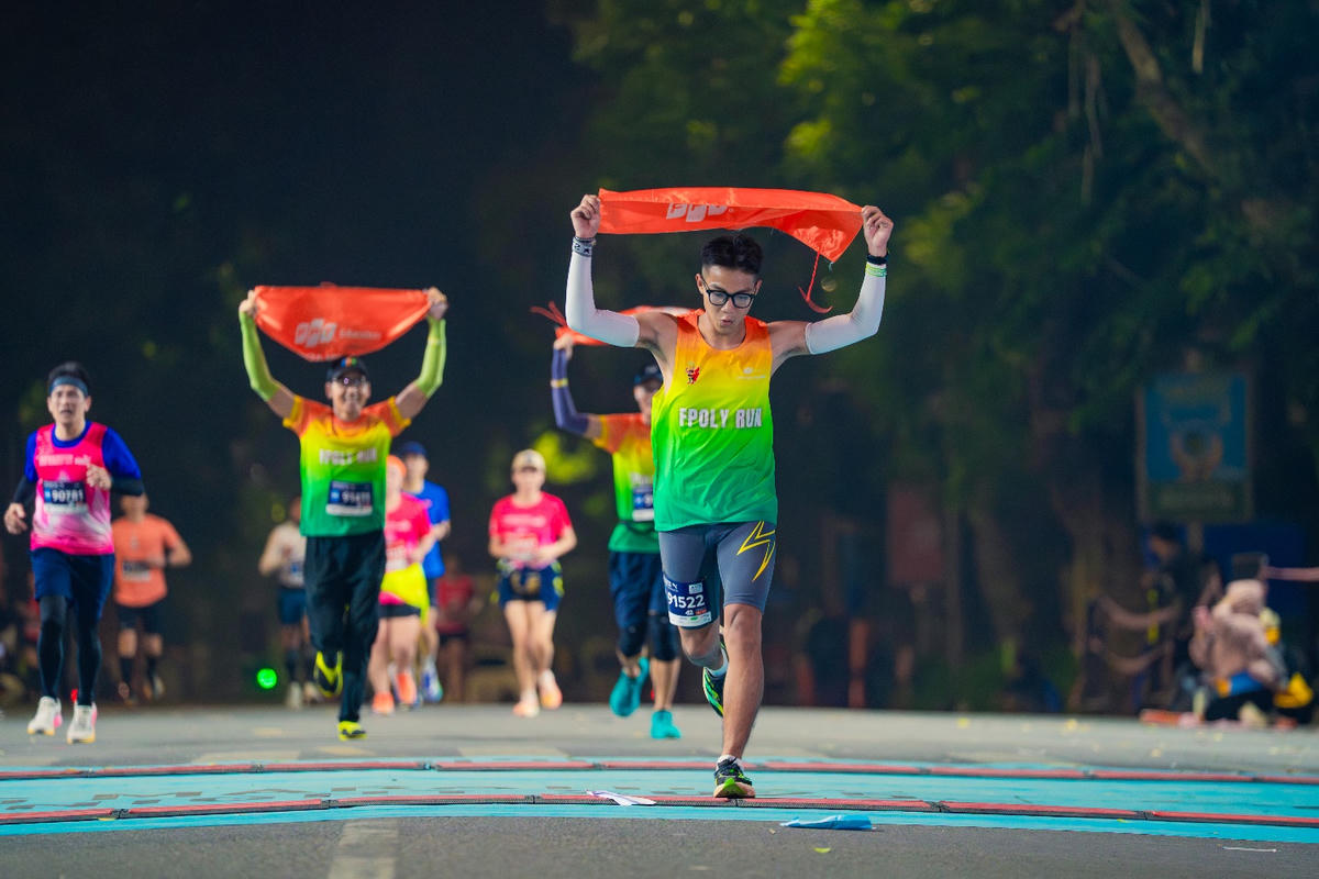 Kỷ lục marathon 42 km và giá trị tinh thần đoàn kết 