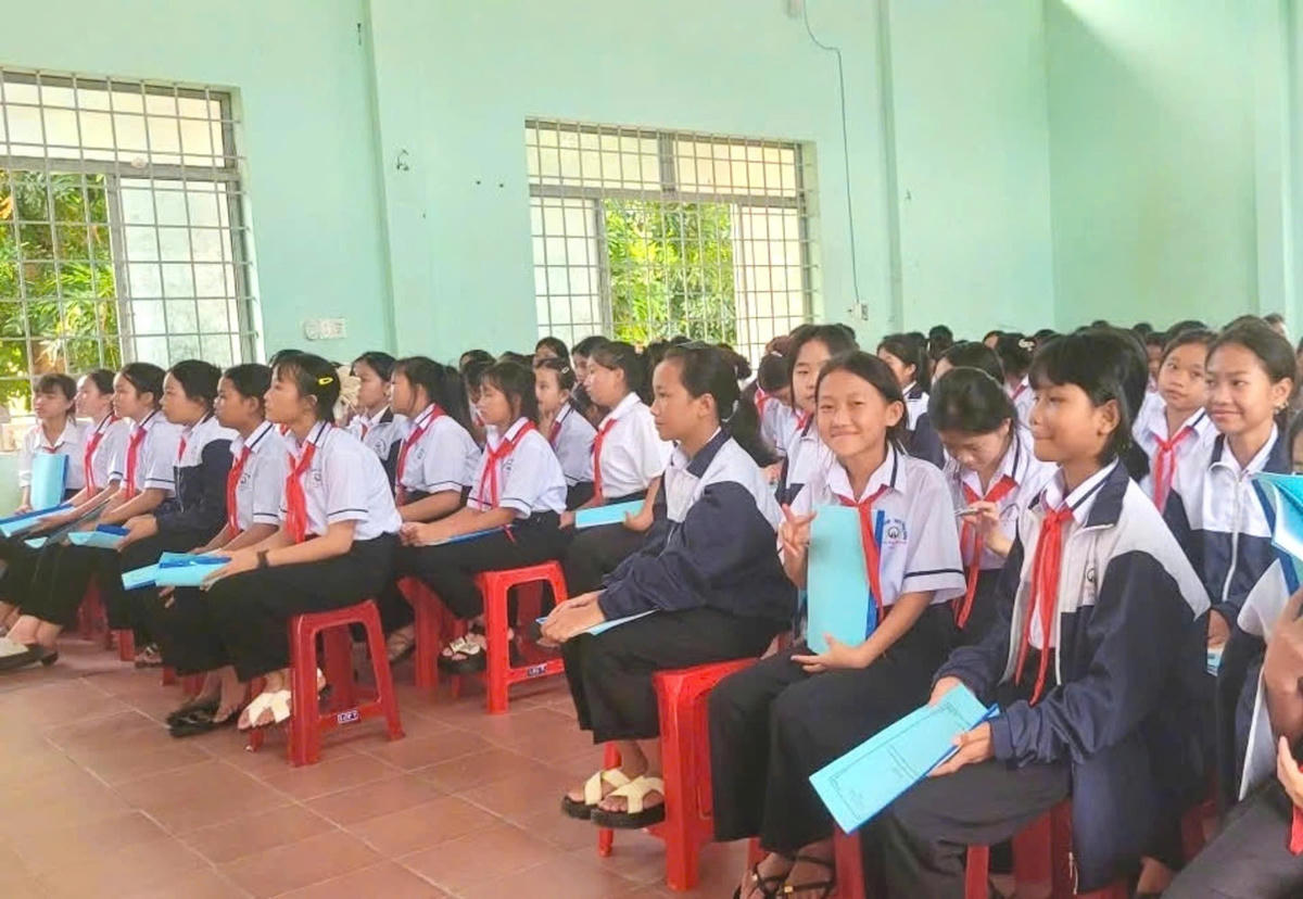 Học sinh Trường phổ thông dân tộc nội trú trung học cơ sở Krông Bông được bồi dưỡng kiến thức, kỹ năng