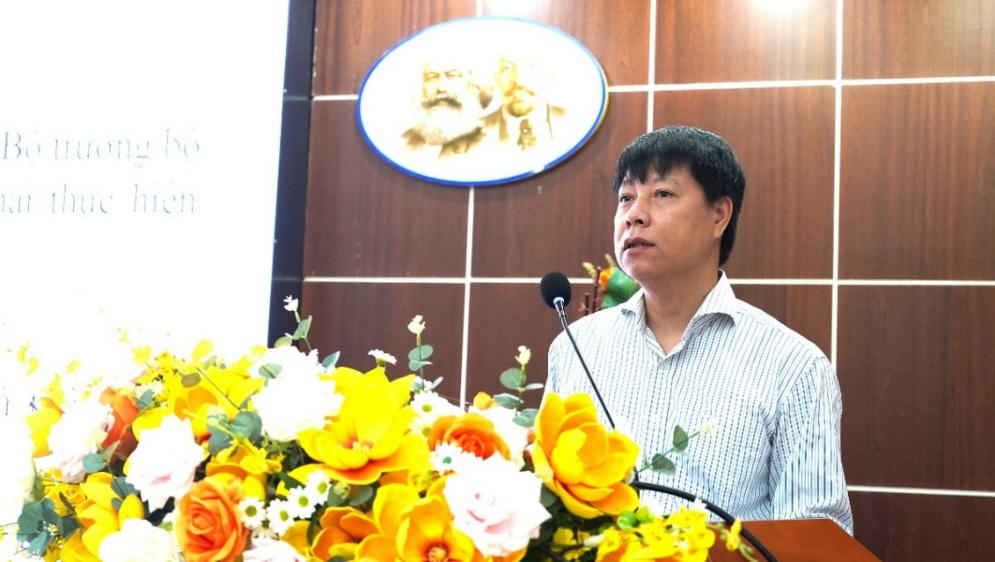 Ông Nguyễn Anh Sơn - Phó Viện trưởng Viện Đo lường Việt Nam tham luận tại Hội thảo