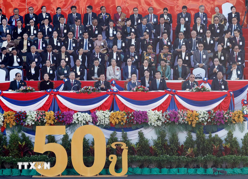 Tổng Bí thư Tô Lâm và Phu nhân cùng các đại biểu dự Lễ kỷ niệm 50 năm Quốc khánh Lào và 105 năm Ngày sinh Chủ tịch Kaysone Phomvihane. (Ảnh: Thống Nhất/TTXVN)