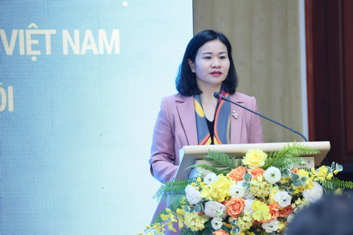 Ủy viên Trung ương Đảng, Phó Chủ tịch UBTƯ MTTQ Việt Nam, Chủ tịch Hội Liên hiệp Phụ nữ Việt Nam Nguyễn Thị Tuyến phát biểu khai mạc lớp tập huấn. 