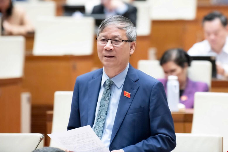 
Cần phải có một bộ sách giáo khoa chuẩn thống nhất trong toàn quốc
