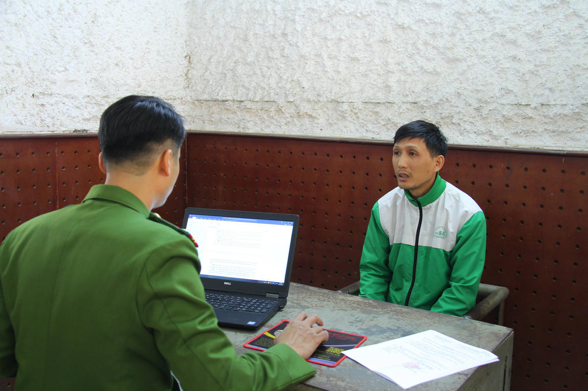 Đối tượng Đức tại CQĐT. Ảnh: Quỳnh Trang.