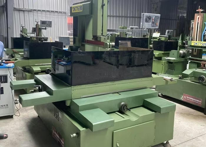 Một số doanh nghiệp đã lợi dụng chính sách của nhà nước trong việc nhập khẩu máy móc đã qua sử dụng về để bán thương mại.