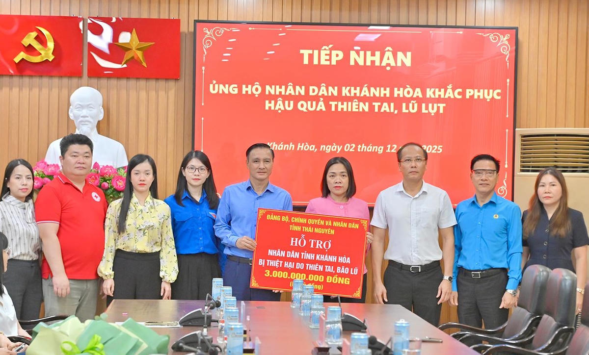
Tỉnh Khánh Hòa tiếp nhận ủng hộ 3 tỷ đồng của tỉnh Thái Nguyên.. (ảnh X.H) 
