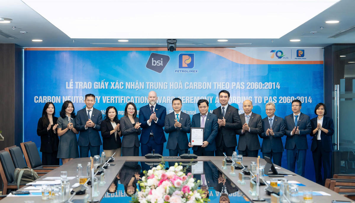 Buổi lễ diễn ra thành công tốt đẹp.