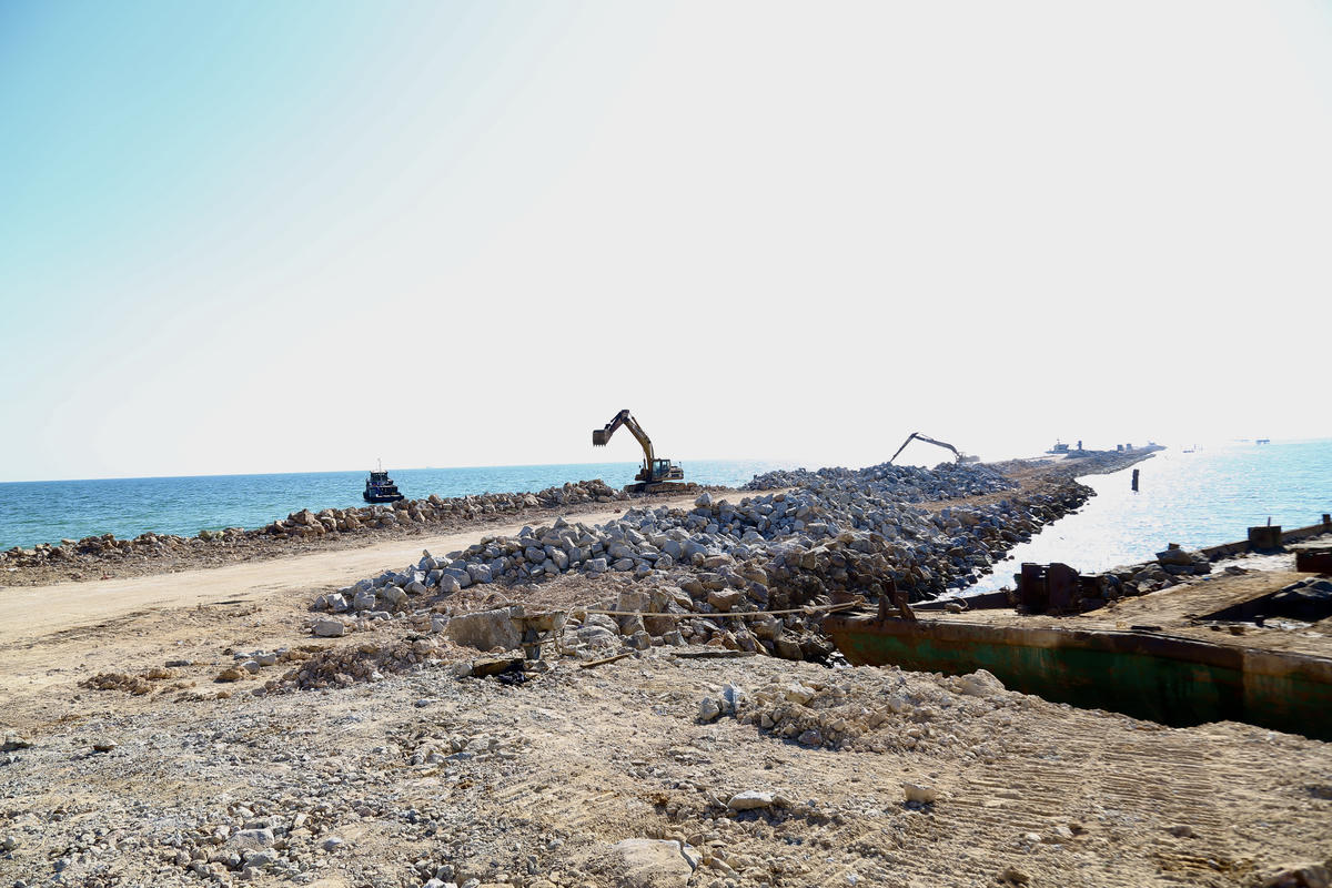 Dự án đường dẫn ra Cảng tổng hợp Hà Tiên được UBND TP Hà Tiên, tỉnh Kiên Giang (trước sáp nhập) phê duyệt với tổng mức đầu tư 1.177 tỷ đồng, từ nguồn vốn ngân sách Trung ương và ngân sách địa phương. Dự án được khởi công xây dựng vào ngày tháng 6/2025.