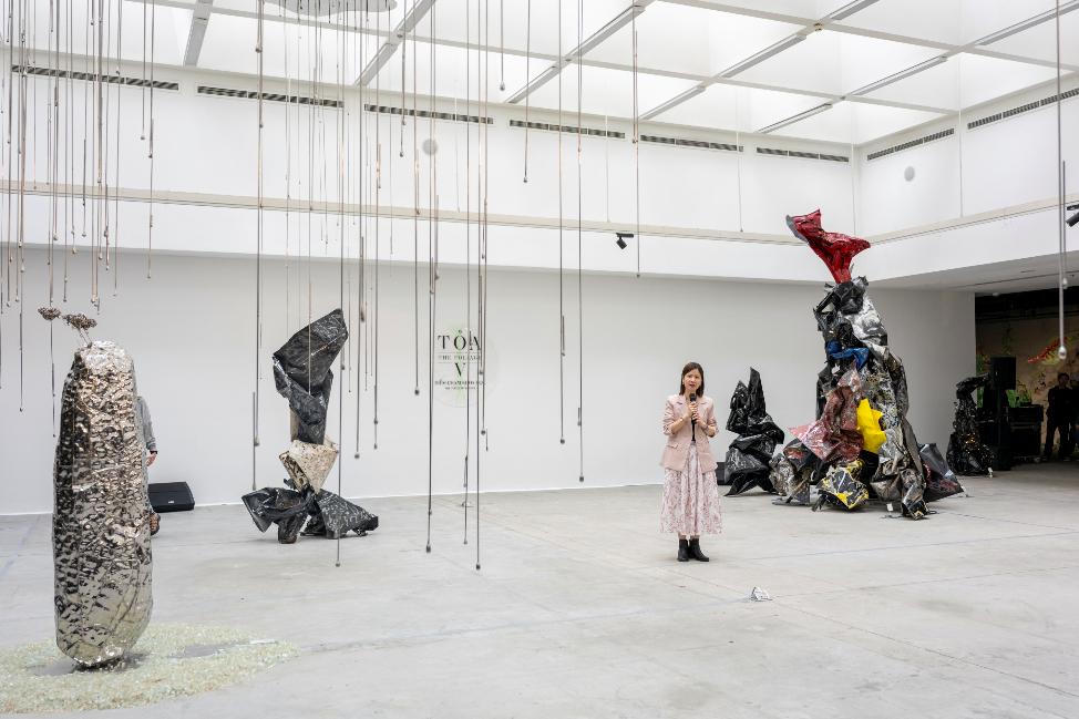 TS Lê Thái Hà - Giám đốc điều hành Quỹ Vinfuture phát biểu khai mạc Triển lãm.