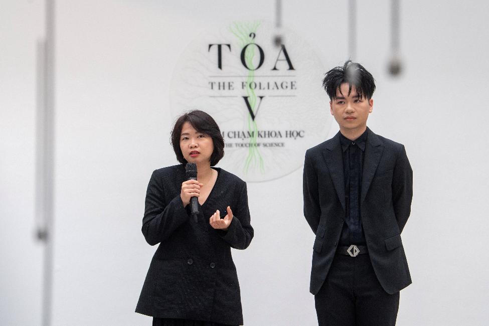 Nghệ sĩ Lê Giang và Nghệ sĩ Phạm Minh Hiếu phát biểu tại khai mạc.