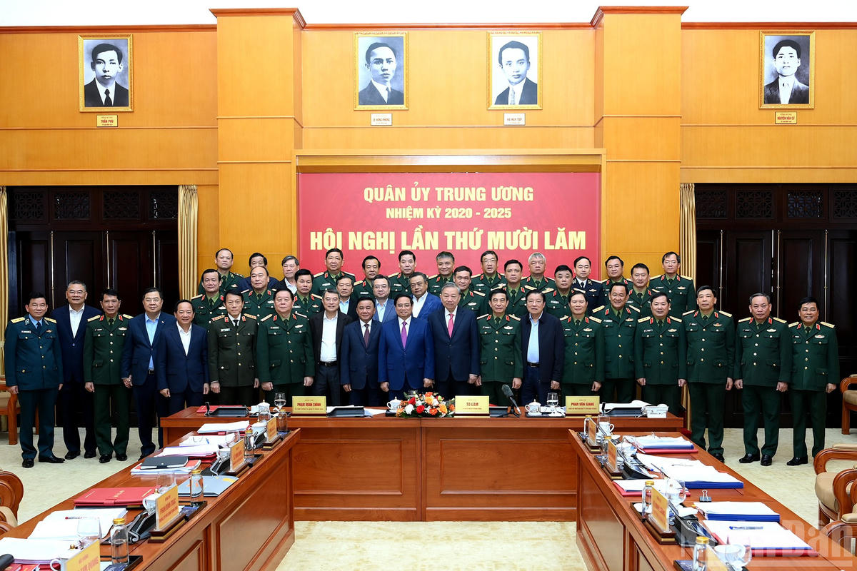 Tổng Bí thư Tô Lâm và các đồng chí lãnh đạo Đảng, Nhà nước và các đại biểu dự Hội nghị Quân ủy Trung ương lần thứ 15.