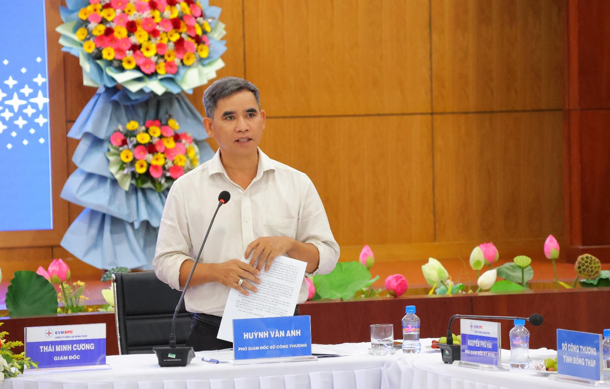 Phó Giám đốc Sở Công Thương Đồng Tháp, Ông Huỳnh Văn Anh ghi nhận nỗ lực của Công ty Điện lực Đồng Tháp trong việc cung cấp thông tin đầy đủ, minh bạch và tạo diễn đàn đối thoại giữa ngành điện với cộng đồng doanh nghiệp.