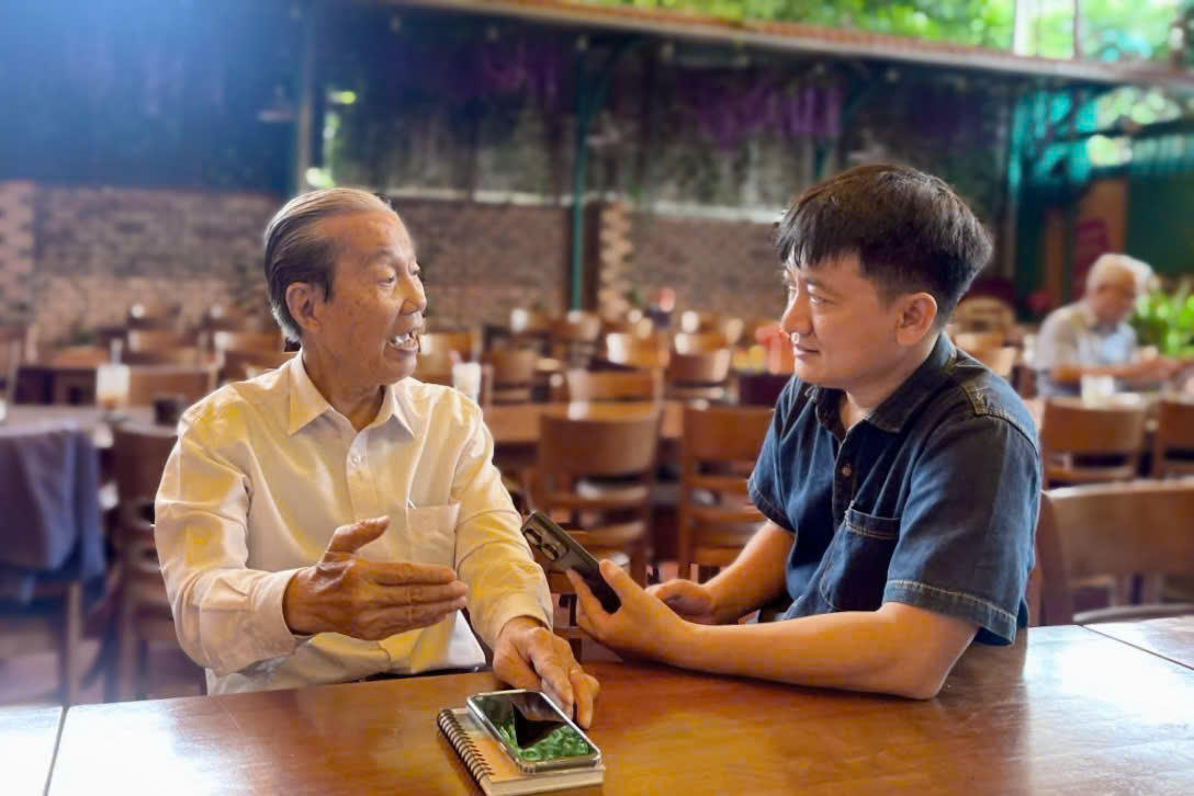 Ông Nguyễn Hữu Châu – con trai trưởng cố Luật sư Nguyễn Hữu Thọ trong cuộc phỏng vấn với PV Báo Đại đoàn kết. Ảnh: Hồng Phúc.