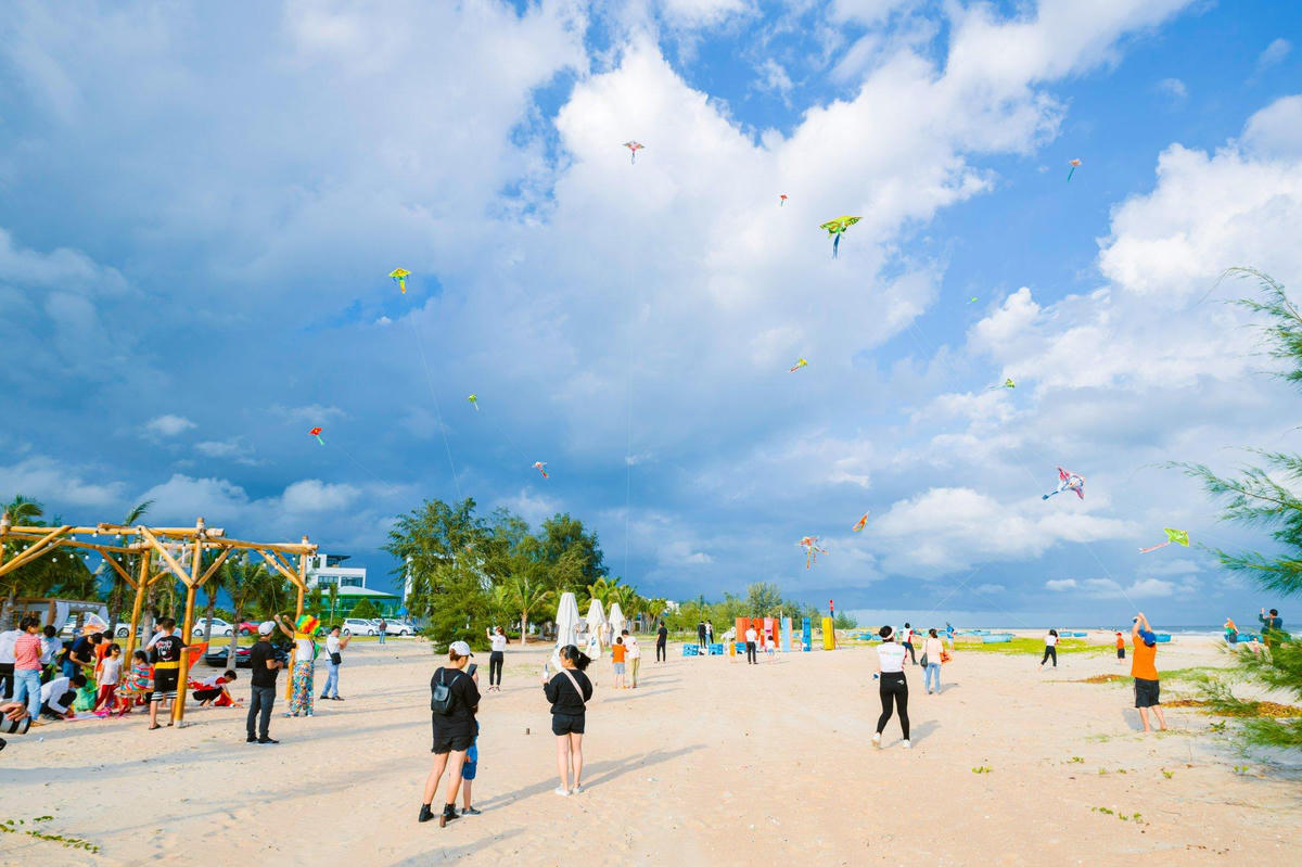Hồ Tràm hấp dẫn du khách với đường bờ biển dài nguyên sơ, khí hậu ôn hòa cùng các khu nghỉ dưỡng sang trọng