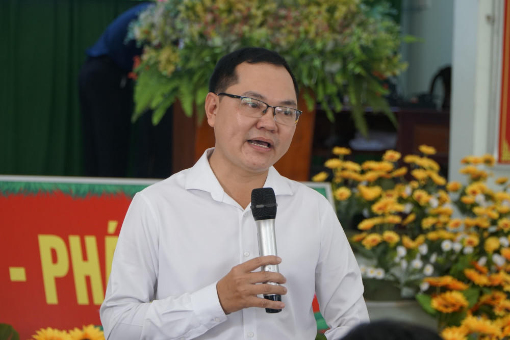 Nhà báo Nguyễn Văn Bằng – Trưởng phòng Thời sự Báo và phát thanh, truyền hình Tây Ninh, chia sẻ kinh nghiệm viết tin, bài sao cho bà con dễ hiểu nhất. Ảnh: baotayninh.vn