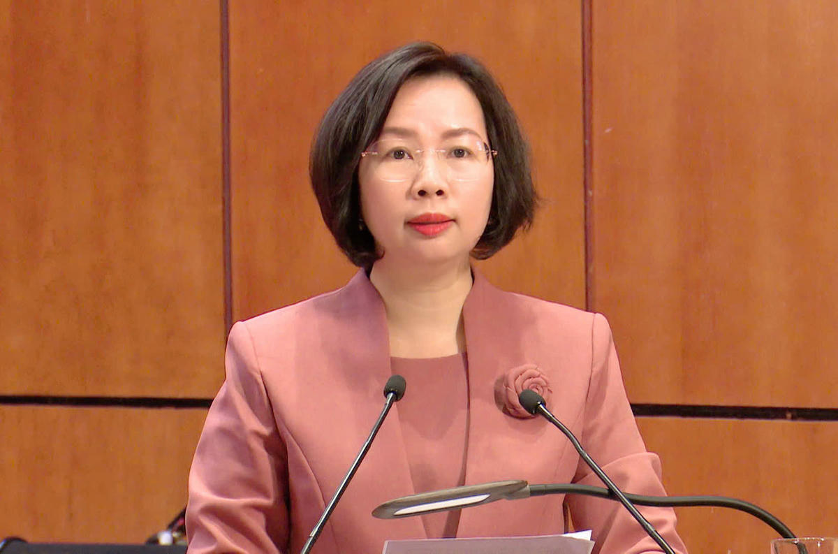 Chủ tịch Ủy ban MTTQ Việt Nam thành phố, Phó Chủ tịch Ủy ban Bầu cử thành phố Hà Nội Bùi Huyền Mai phát biểu tại hội nghị. 