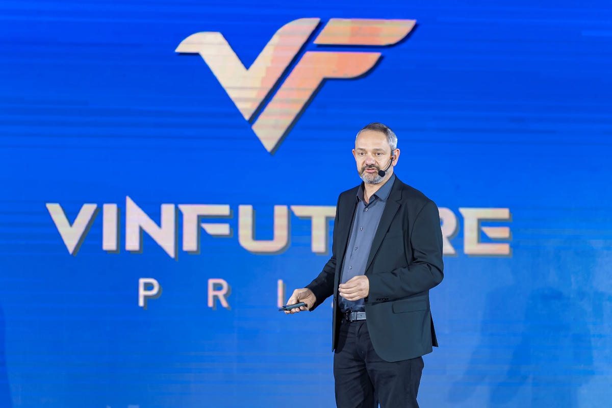 GS Raphaël Mercier, Giám đốc Khoa Sinh học Nhiễm sắc thể tại Viện Nghiên cứu Di truyền Cây trồng Max Panck, Đức..