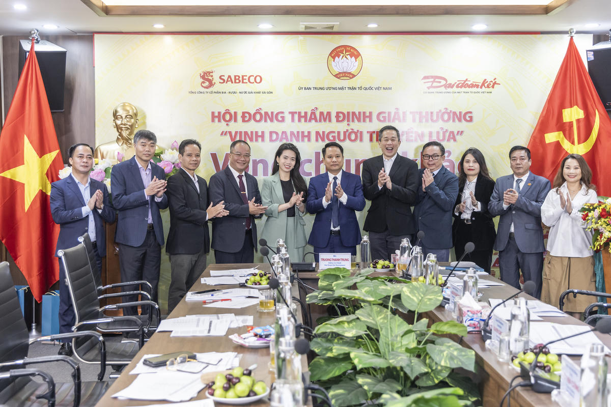 Giải thưởng “Vinh danh Người truyền lửa”: Tôn vinh những con người sống đẹp vì cộng đồng