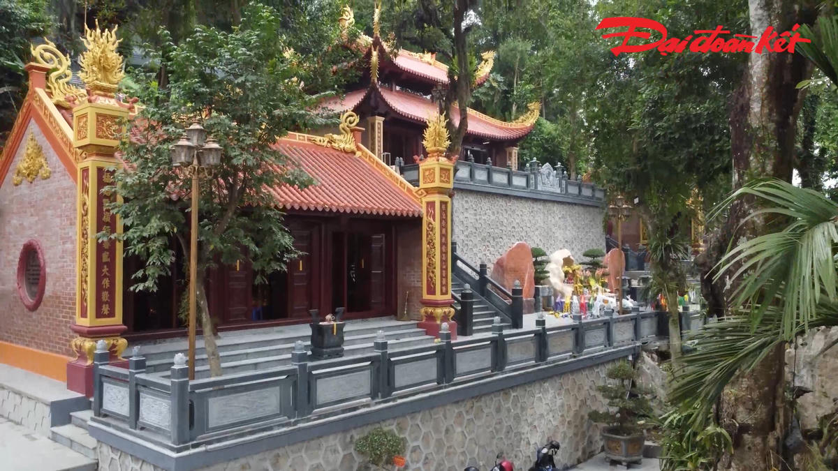 Sau khi ông mất, Nhân dân xây dựng đền thờ vào năm 1180, tôn ông là&nbsp;Đức Thánh Đuổm Dương Tự Minh. Ảnh: Toán Nguyễn.