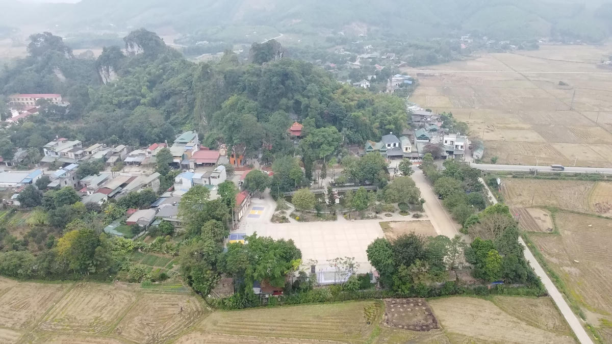 Ghi nhận công lao, năm 1127, ông được Vua Lý Nhân Tông gả công chúa Diên Bình; năm 1144, được Vua Lý Anh Tông gả công chúa Thiều Dung. Cuối đời ông trở về Điểm Sơn (núi Đuổm) nghỉ ngơi và mất ở đây. Các đời Vua sau này truy phong là Cao Sơn Quý Minh. Ảnh: TN.