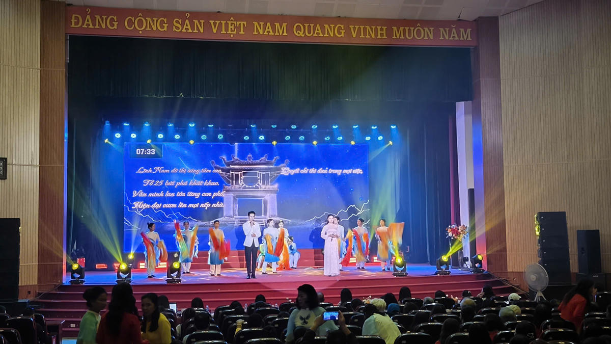 Các chương trình tham gia Liên hoan đã thể hiện đúng tinh thần chủ đề Liên hoan đó là: “Gắn kết cộng đồng, Giữ gìn bản sắc, góp phần xây dựng Thủ đô Văn hiến - Văn minh - Hiện đại”. Ảnh: BTC.