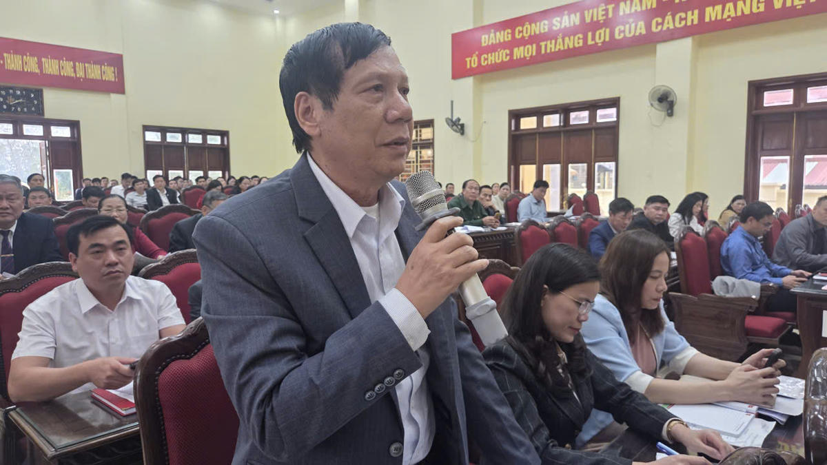 Đại biểu Hội Khuyến học tỉnh phát biểu thảo luận tại hội nghị. Ảnh: Duy Hưng.