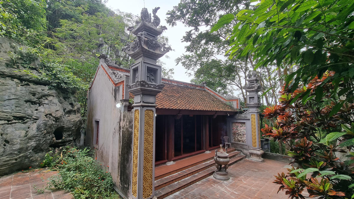 Phía trên cùng của Quần thể Di tích quốc gia Đền Đuổm là Đền Mẫu thượng ngàn, hay còn gọi là Đền&nbsp;Tâm tòa Thánh mẫu. Ảnh: Toán Nguyễn.