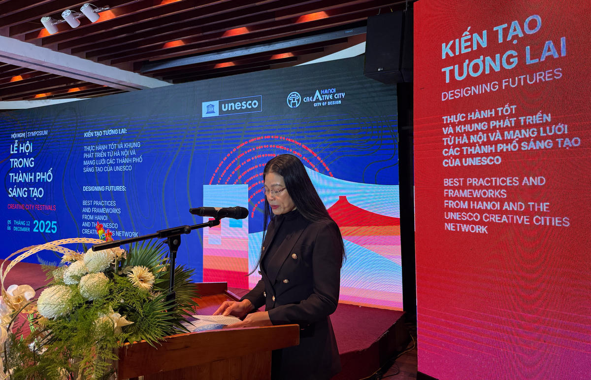 Bà Bạch Liên Hương, Giám đốc Sở Văn hoá và Thể thao Hà Nội chia sẻ tại hội nghị. Ảnh: BTC.