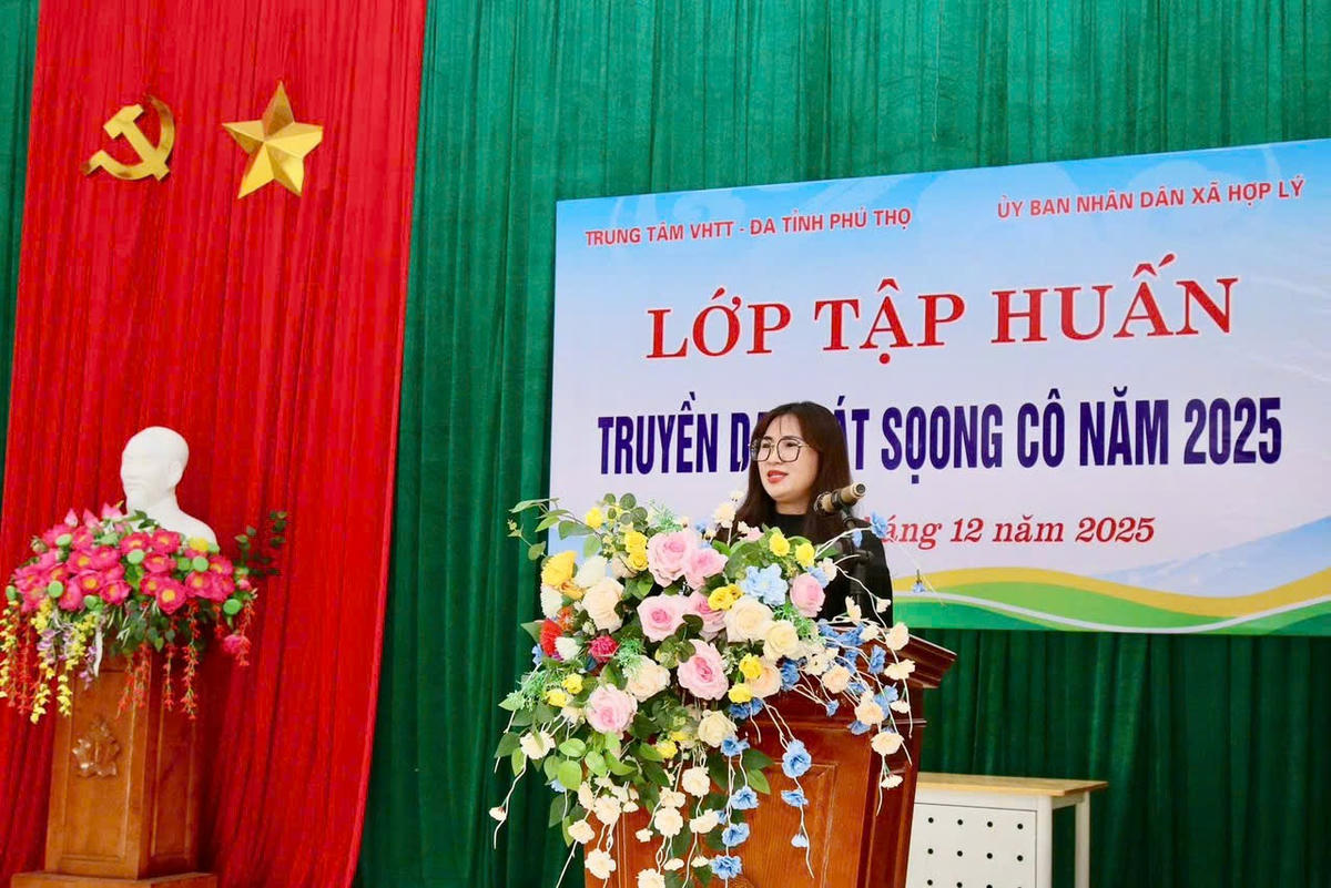 Đồng chí Bùi Thị Thu Quyên – Phó Giám đốc Trung tâm Văn hóa Thông tin - Điện ảnh phát biểu khai mạc lớp tập huấn tại xã Hợp Lý. Ảnh: Q. Sinh