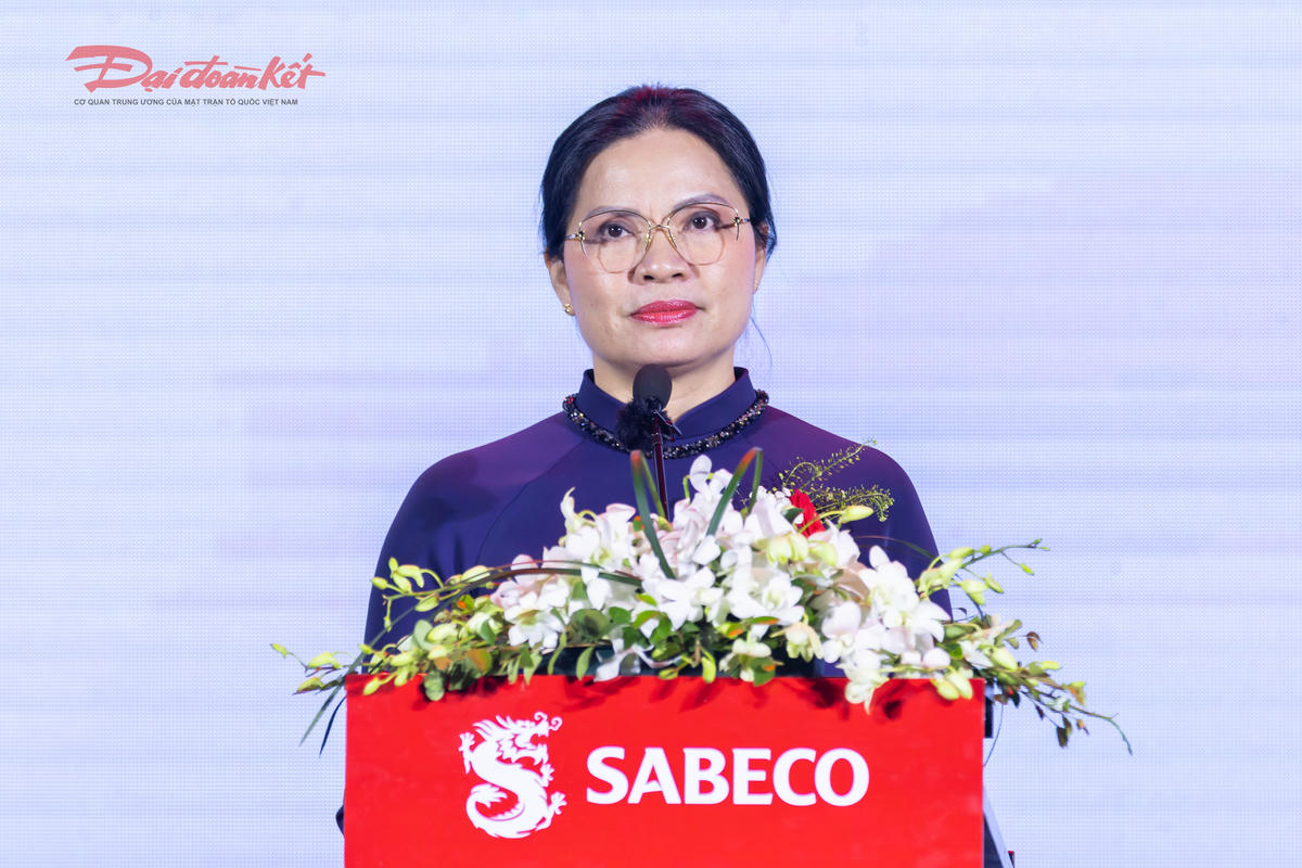 Bà Hà Thị Nga – Uỷ viên Trung ương Đảng, Phó Chủ tịch UBTƯ MTTQ Việt Nam phát biểu tại buổi lễ. Ảnh: Quang Vinh